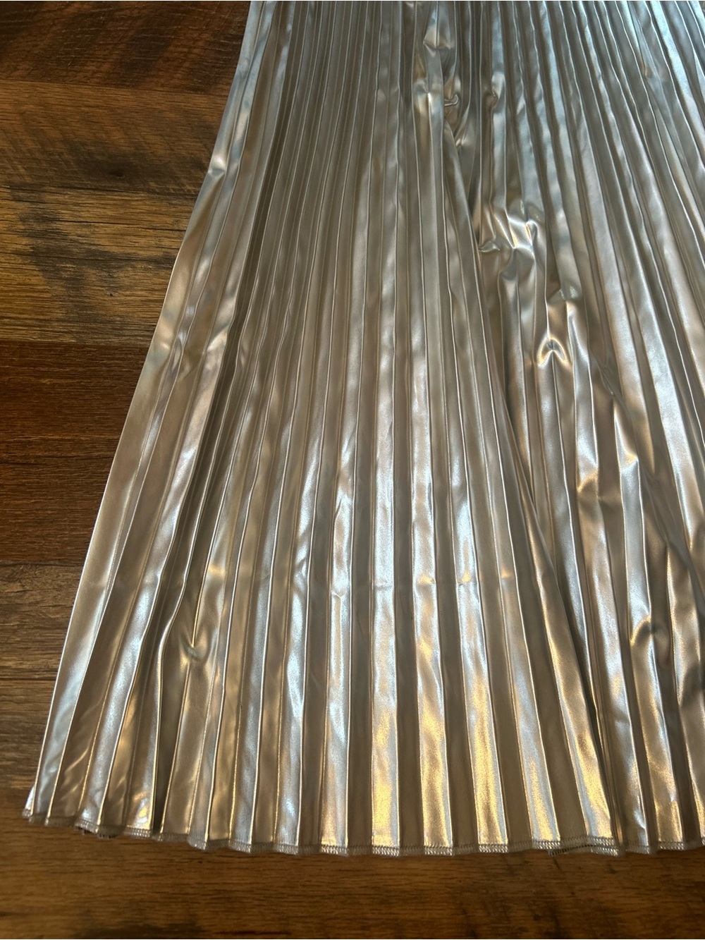 Women's Silver Metallic Pleated Midi Skirt - Picture 3 of 4